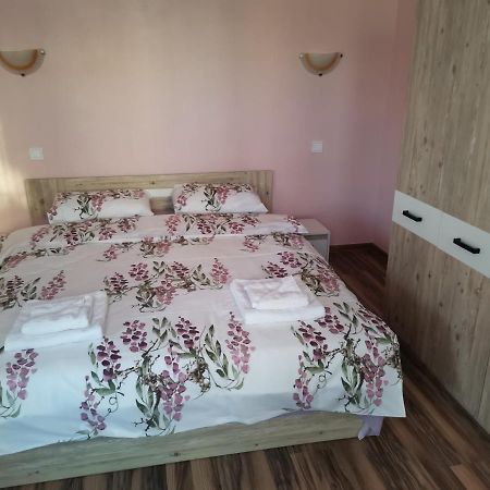 Guest Rooms Mihaylovi Pavel Banea Exterior foto