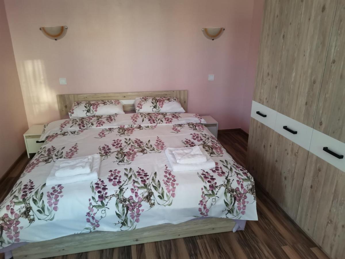 Guest Rooms Mihaylovi Pavel Banea Exterior foto