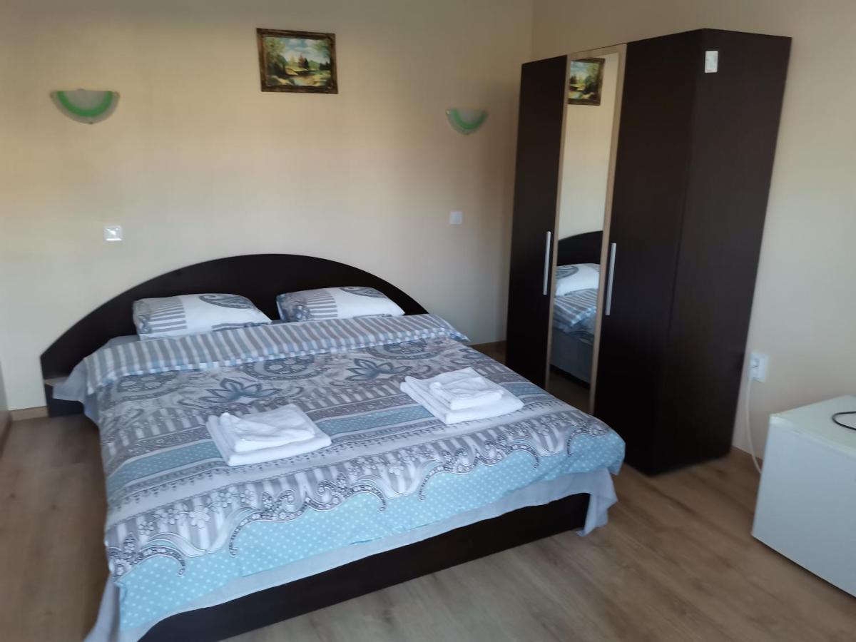 Guest Rooms Mihaylovi Pavel Banea Exterior foto