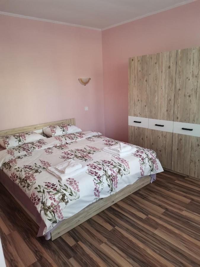 Guest Rooms Mihaylovi Pavel Banea Exterior foto